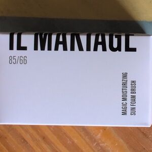IL Makiage Magic Moisturizing Sun Foam Brush *NEW